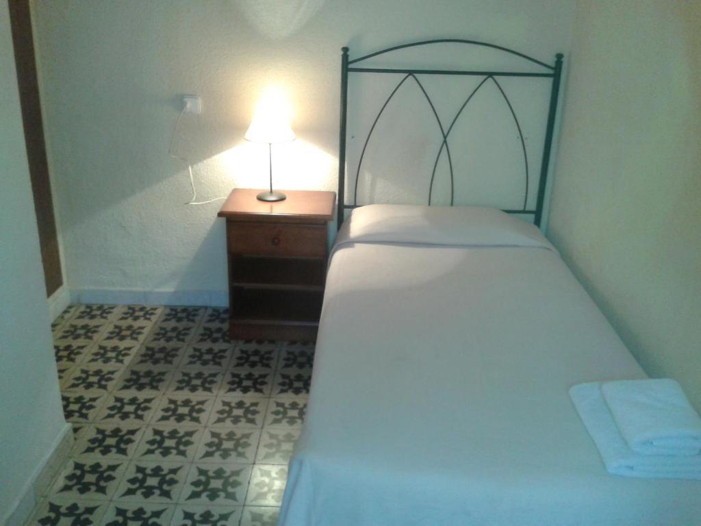 Hostal Santa Teresa Реус Экстерьер фото