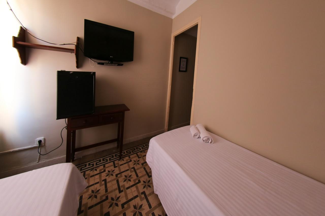 Hostal Santa Teresa Реус Экстерьер фото