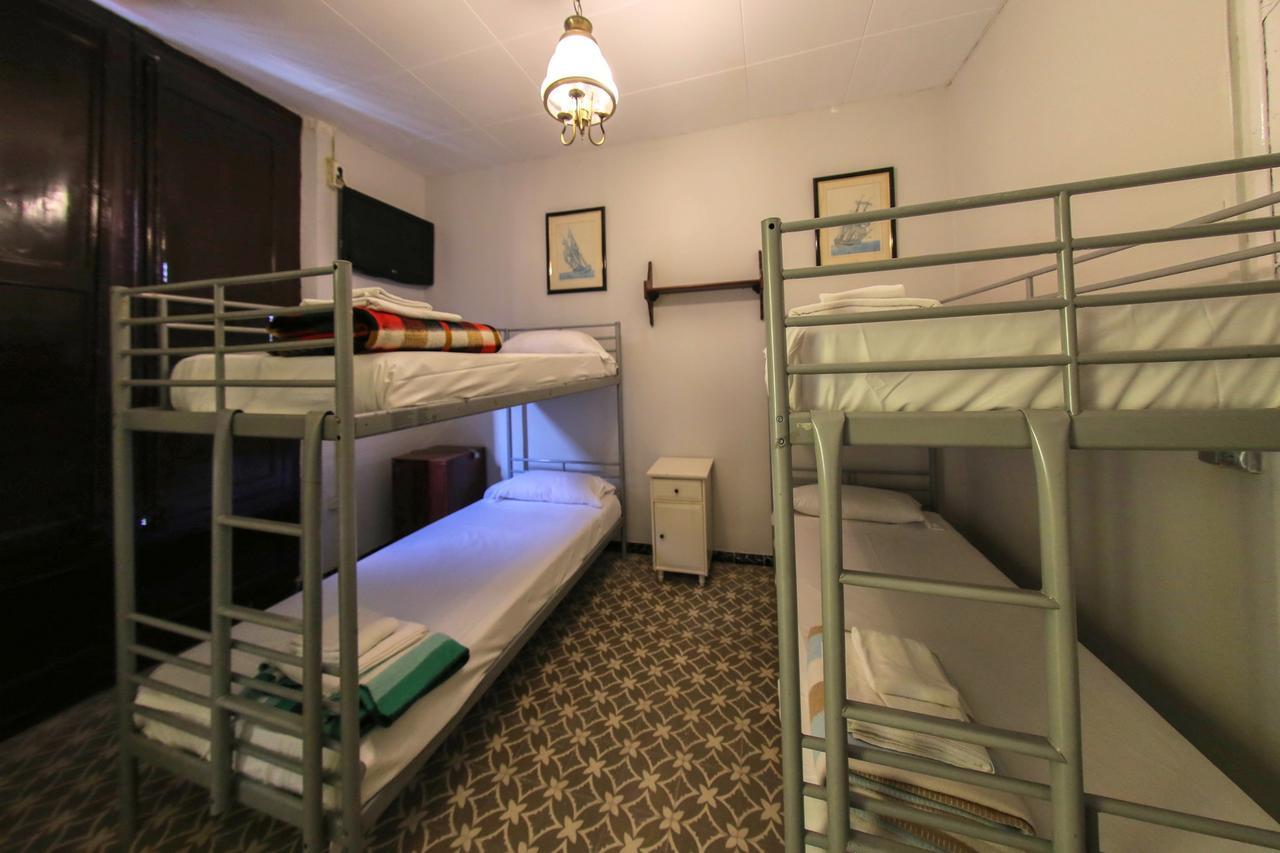 Hostal Santa Teresa Реус Экстерьер фото