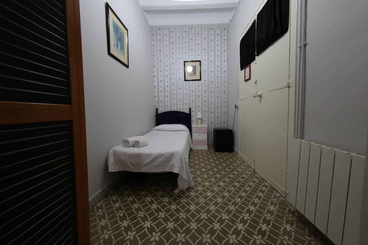Hostal Santa Teresa Реус Экстерьер фото
