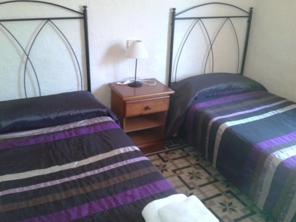 Hostal Santa Teresa Реус Экстерьер фото